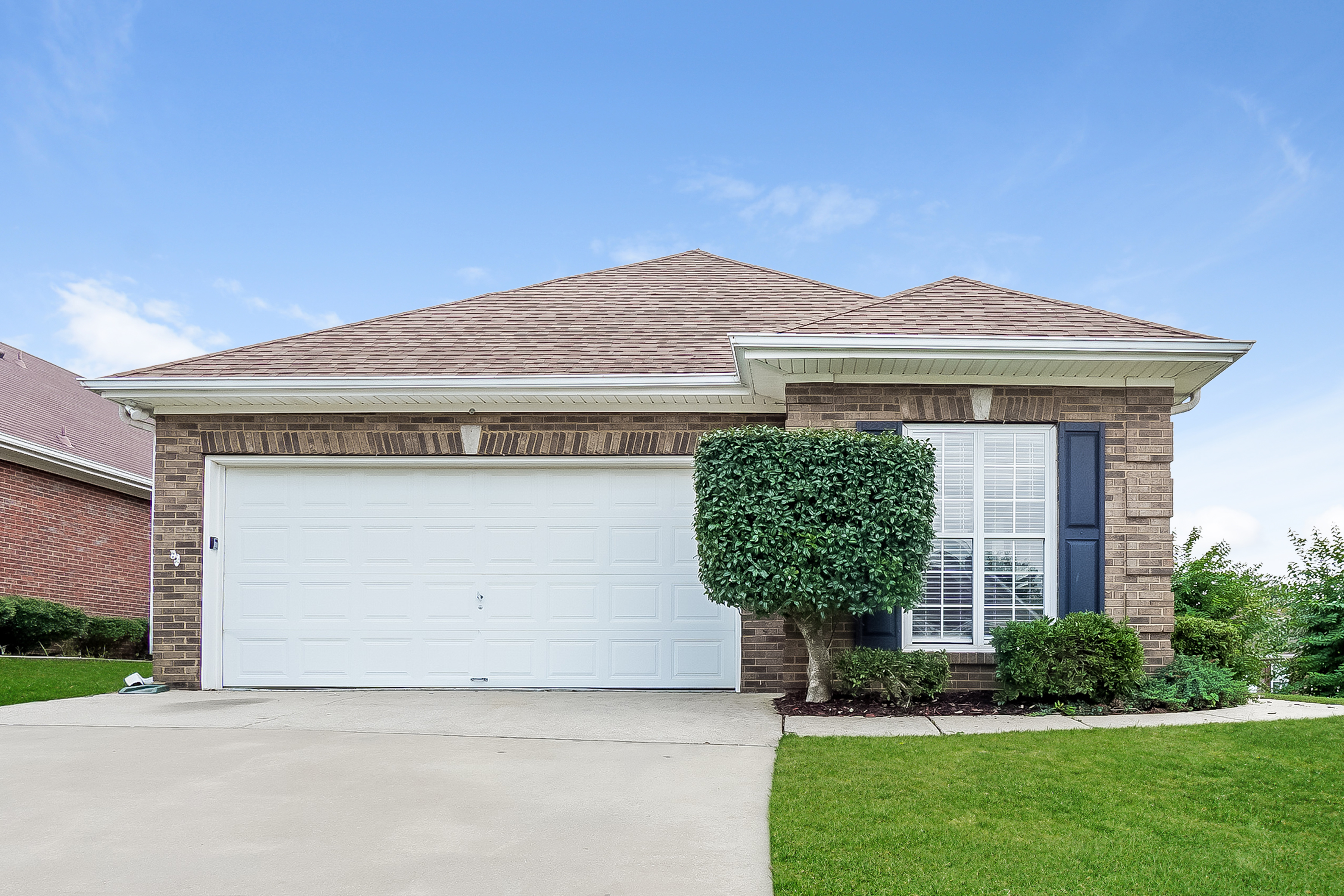 4742 LONGMEADOW DR BESSEMER, AL 35022